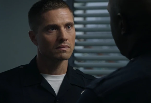 Кадр из 8 сезона сериала Новичок / Новобранец